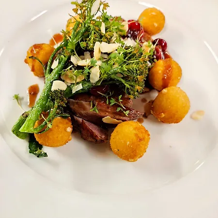 Hotel Sonnenhof & 4*